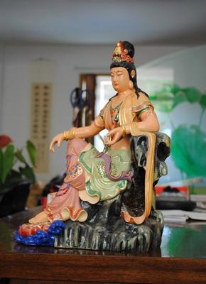 匠心獨運 40公分自在觀音菩薩木雕，傳承千年的工藝珍品