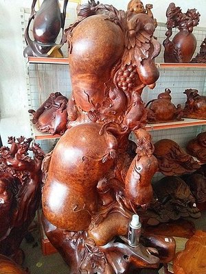 2018浦寨邊貿市場繁榮，紅木家具工藝品熱銷成亮點